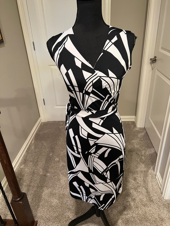 Moa Moa Dresses & Skirts - Moa Moa Black & White Abstract Wrap-Style Midi Dress